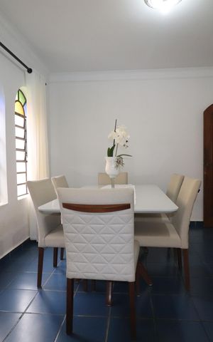 Casa à venda com 232m², 3 quartos e 4 vagasCopa