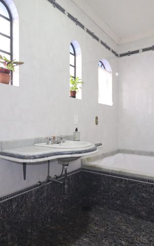 Casa à venda com 232m², 3 quartos e 4 vagasSuíte Banheiro