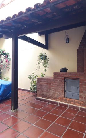 Casa à venda com 232m², 3 quartos e 4 vagasChurrasqueira