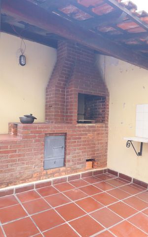 Casa à venda com 232m², 3 quartos e 4 vagasChurrasqueira