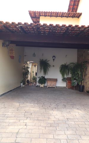 Casa à venda com 232m², 3 quartos e 4 vagasGaragem