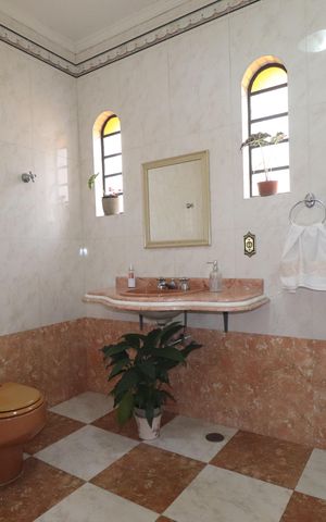 Casa à venda com 232m², 3 quartos e 4 vagasBanheiro