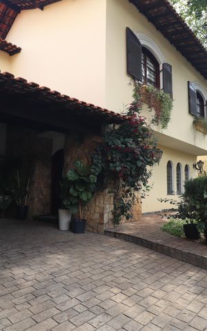 Casa à venda com 232m², 3 quartos e 4 vagasGaragem