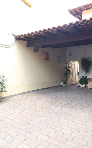 Casa à venda com 232m², 3 quartos e 4 vagasGaragem