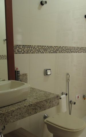 Casa à venda com 175m², 3 quartos e 2 vagasBanheiro da Suíte