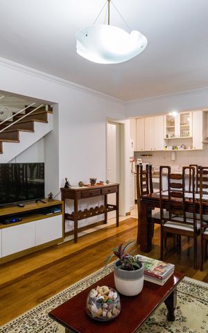 Casa de condomínio à venda com 111m², 3 quartos e 2 vagas Casa de condomínio à venda com 111m², 3 quartos e 2 vagasSala