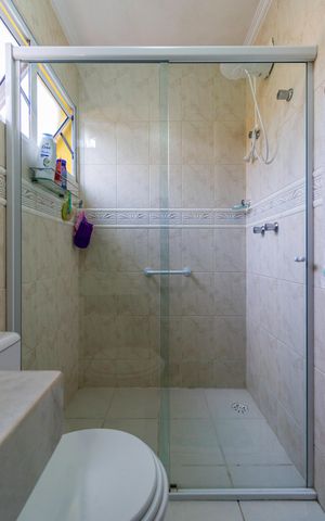 Casa de condomínio à venda com 111m², 3 quartos e 2 vagas Casa de condomínio à venda com 111m², 3 quartos e 2 vagasBanheiro da Suíte
