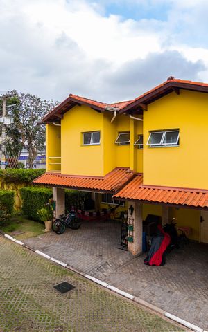 Casa de condomínio à venda com 111m², 3 quartos e 2 vagas Casa de condomínio à venda com 111m², 3 quartos e 2 vagasVista