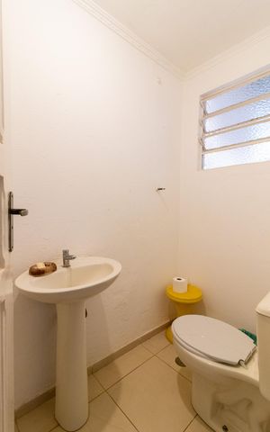 Casa à venda com 391m², 4 quartos e 2 vagas Casa à venda com 391m², 4 quartos e 2 vagasLavabo