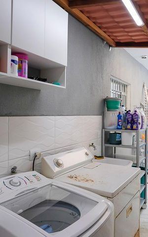 Casa à venda com 160m², 3 quartos e 2 vagasÁrea de serviço