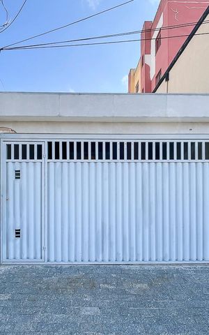 Casa à venda com 160m², 3 quartos e 2 vagasFachada + plaquinha