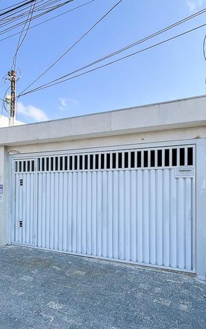Casa à venda com 160m², 3 quartos e 2 vagasFachada + plaquinha