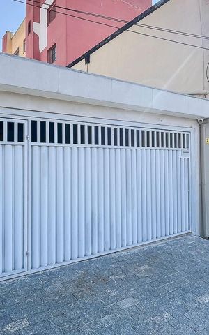 Casa à venda com 160m², 3 quartos e 2 vagasFachada + plaquinha