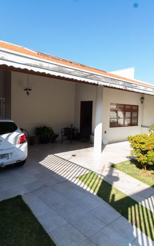 Casa à venda com 315m², 4 quartos e 4 vagas Casa à venda com 315m², 4 quartos e 4 vagasÁrea Externa