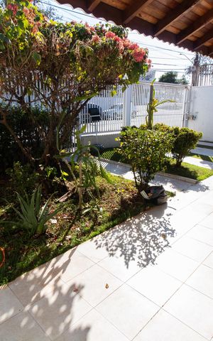 Casa à venda com 315m², 4 quartos e 4 vagas Casa à venda com 315m², 4 quartos e 4 vagasÁrea Externa