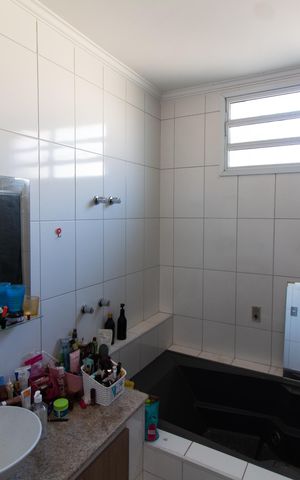 Casa à venda com 315m², 4 quartos e 4 vagas Casa à venda com 315m², 4 quartos e 4 vagasBanheiro da Suíte