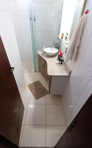Casa à venda com 315m², 4 quartos e 4 vagas Casa à venda com 315m², 4 quartos e 4 vagasBanheiro