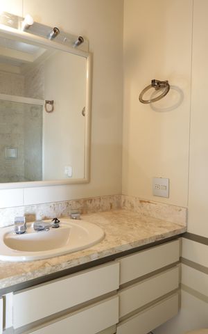 Apartamento à venda com 476m², 4 quartos e 5 vagasBanheiro da Suíte 1