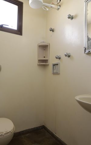 Apartamento à venda com 476m², 4 quartos e 5 vagasBanheiro de serviço