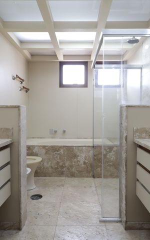 Apartamento à venda com 476m², 4 quartos e 5 vagasBanheiro da Suíte 2