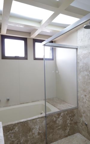 Apartamento à venda com 476m², 4 quartos e 5 vagasBanheiro da Suíte 2