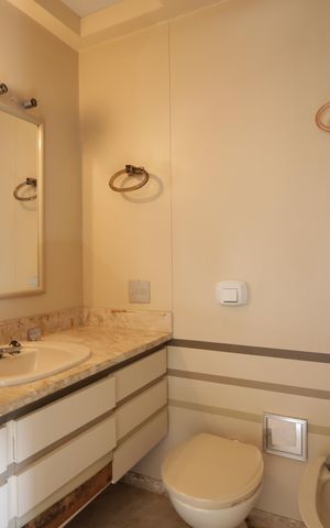 Apartamento à venda com 476m², 4 quartos e 5 vagasBanheiro da Suíte 1