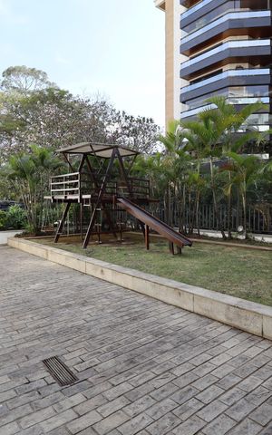 Apartamento à venda com 476m², 4 quartos e 5 vagasÁrea comum - Playground