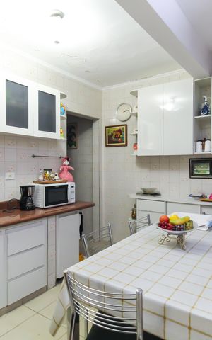 Casa à venda com 132m², 2 quartos e 2 vagas Casa à venda com 132m², 2 quartos e 2 vagasCozinha