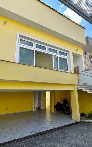 Casa à venda com 380m², 4 quartos e 4 vagas Casa à venda com 380m², 4 quartos e 4 vagasGaragem