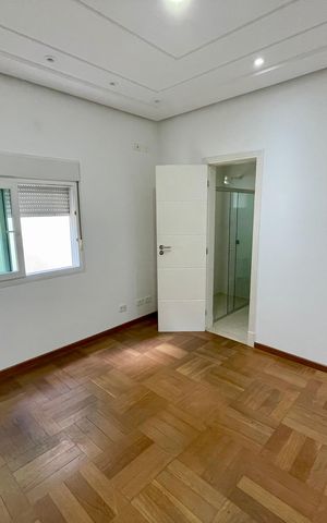 Casa à venda com 380m², 4 quartos e 4 vagas Casa à venda com 380m², 4 quartos e 4 vagasSuíte 1