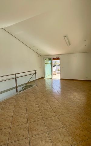 Casa à venda com 380m², 4 quartos e 4 vagas Casa à venda com 380m², 4 quartos e 4 vagasSala 4