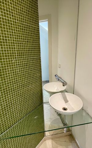 Casa à venda com 380m², 4 quartos e 4 vagas Casa à venda com 380m², 4 quartos e 4 vagasLavabo