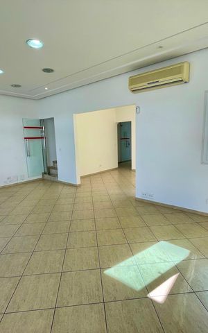 Casa à venda com 380m², 4 quartos e 4 vagas Casa à venda com 380m², 4 quartos e 4 vagasSala 1