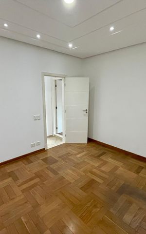 Casa à venda com 380m², 4 quartos e 4 vagas Casa à venda com 380m², 4 quartos e 4 vagasSuíte 1