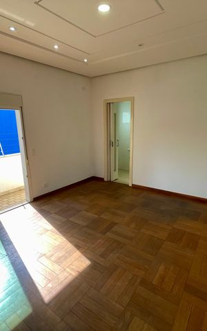 Casa à venda com 380m², 4 quartos e 4 vagas Casa à venda com 380m², 4 quartos e 4 vagasSuíte 2