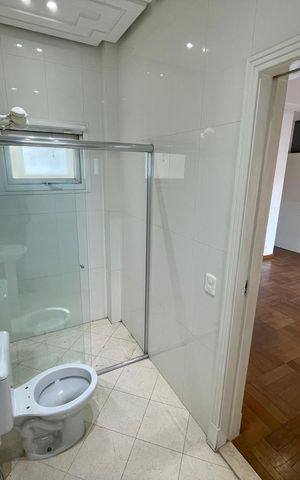 Casa à venda com 380m², 4 quartos e 4 vagas Casa à venda com 380m², 4 quartos e 4 vagasBanheiro da Suíte 2