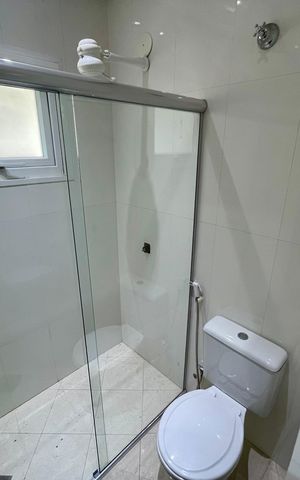Casa à venda com 380m², 4 quartos e 4 vagas Casa à venda com 380m², 4 quartos e 4 vagasBanheiro da Suíte 1