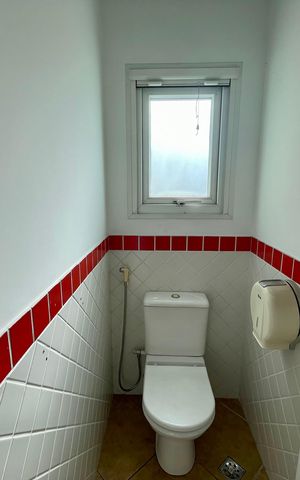 Casa à venda com 380m², 4 quartos e 4 vagas Casa à venda com 380m², 4 quartos e 4 vagasBanheiro de Serviço