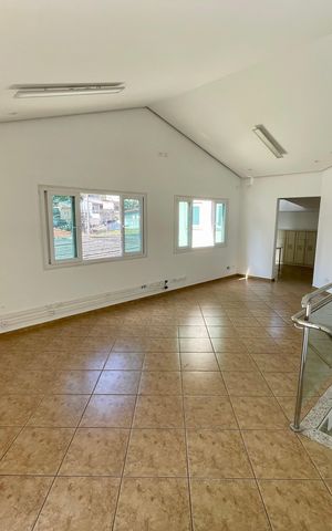 Casa à venda com 380m², 4 quartos e 4 vagas Casa à venda com 380m², 4 quartos e 4 vagasSala 4
