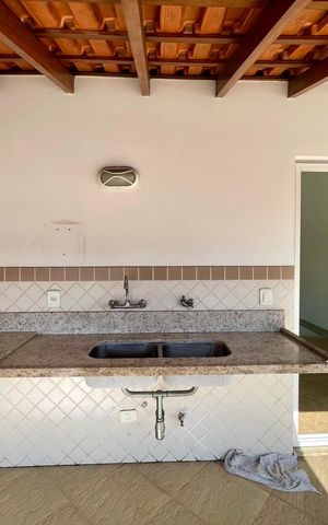 Casa à venda com 380m², 4 quartos e 4 vagas Casa à venda com 380m², 4 quartos e 4 vagasQuintal
