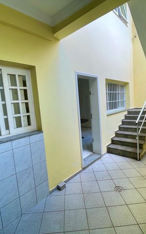 Casa à venda com 380m², 4 quartos e 4 vagas Casa à venda com 380m², 4 quartos e 4 vagasÁrea de Serviço