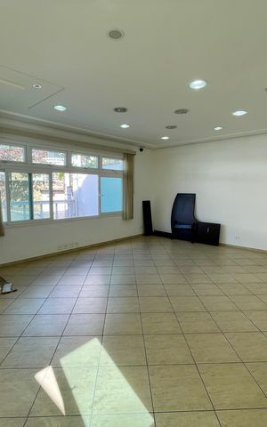 Casa à venda com 380m², 4 quartos e 4 vagas Casa à venda com 380m², 4 quartos e 4 vagasSala 1
