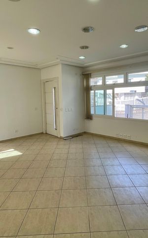 Casa à venda com 380m², 4 quartos e 4 vagas Casa à venda com 380m², 4 quartos e 4 vagasSala 1