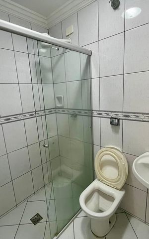 Casa à venda com 380m², 4 quartos e 4 vagas Casa à venda com 380m², 4 quartos e 4 vagasBanheiro