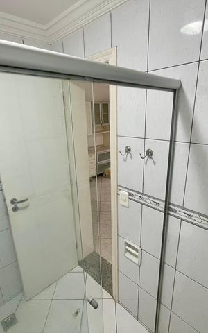 Casa à venda com 380m², 4 quartos e 4 vagas Casa à venda com 380m², 4 quartos e 4 vagasBanheiro