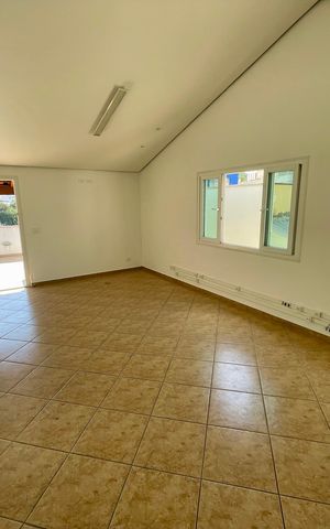 Casa à venda com 380m², 4 quartos e 4 vagas Casa à venda com 380m², 4 quartos e 4 vagasSala 4