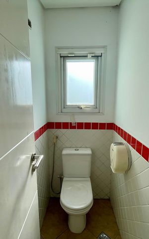 Casa à venda com 380m², 4 quartos e 4 vagas Casa à venda com 380m², 4 quartos e 4 vagasBanheiro de Serviço