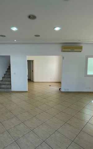 Casa à venda com 380m², 4 quartos e 4 vagas Casa à venda com 380m², 4 quartos e 4 vagasSala 1