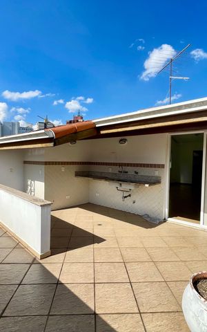 Casa à venda com 380m², 4 quartos e 4 vagas Casa à venda com 380m², 4 quartos e 4 vagasQuintal