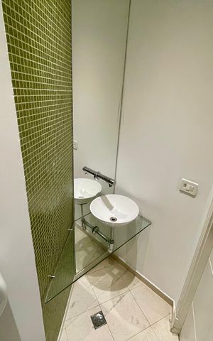 Casa à venda com 380m², 4 quartos e 4 vagas Casa à venda com 380m², 4 quartos e 4 vagasLavabo